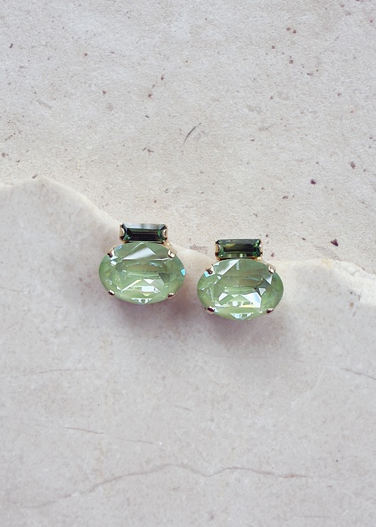 Kolczyki pozłacane LUA: Paradise Green & Peridot w klimacie Sage Green