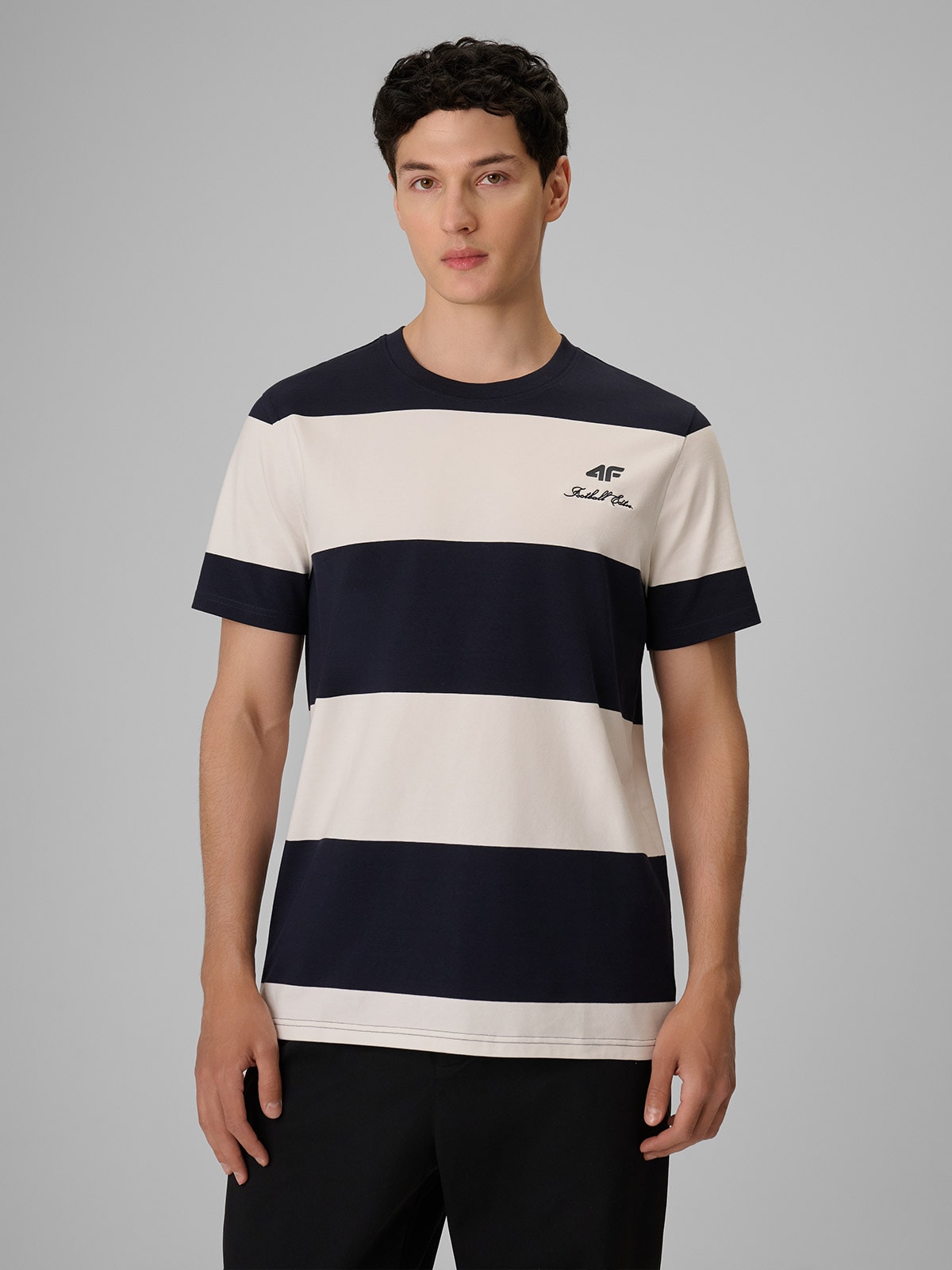 4F T-shirt regular z nadrukiem męski - granatowy XXL