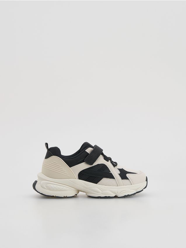 Reserved - Lekkie sneakersy - złamana biel