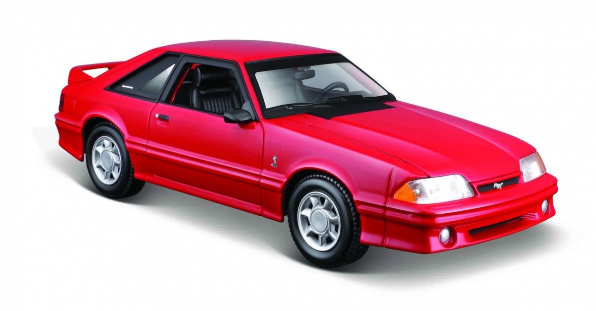 Model Ford Mustang Svt Cobra 1993 czerwony 124 - model lub pojazd