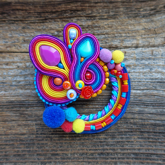 Kolorowa broszka soutache