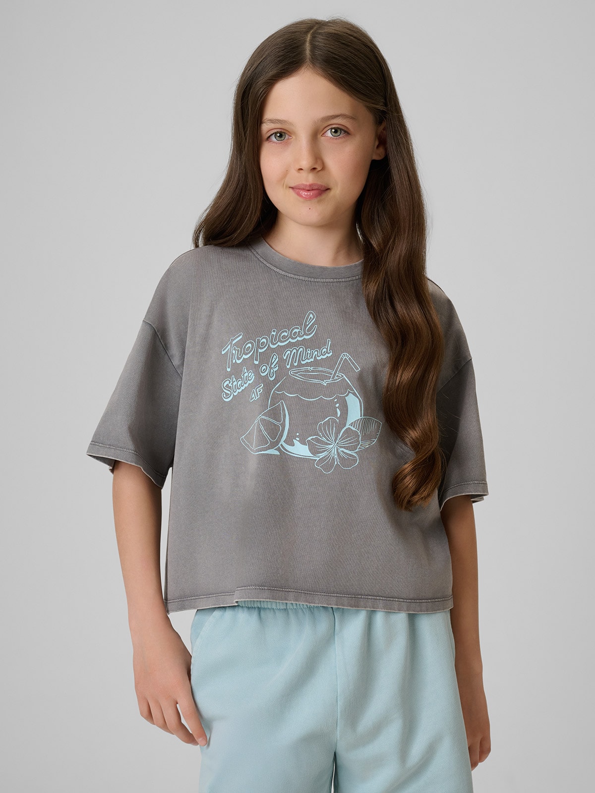 4F T-shirt loose crop top z nadrukiem dziewczęcy - szary 158/164 (12-14 lat)