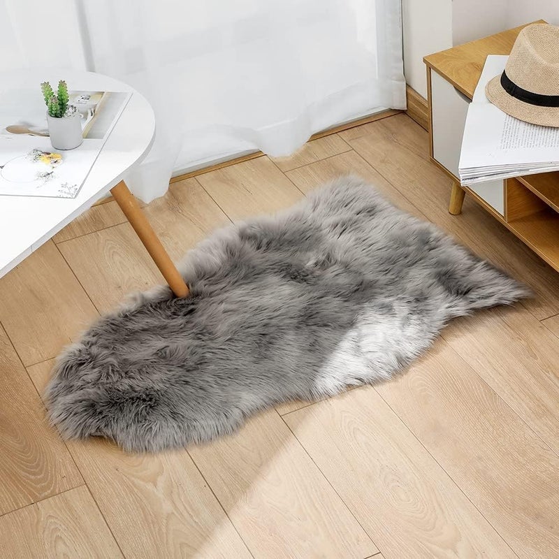 Dywan Imitacja Skóry Jagnięcej - 60 x 90 cm - Imitacja Futra Jagnięcego - Dywan na Sofę (Szary, 60 x 90 cm)
