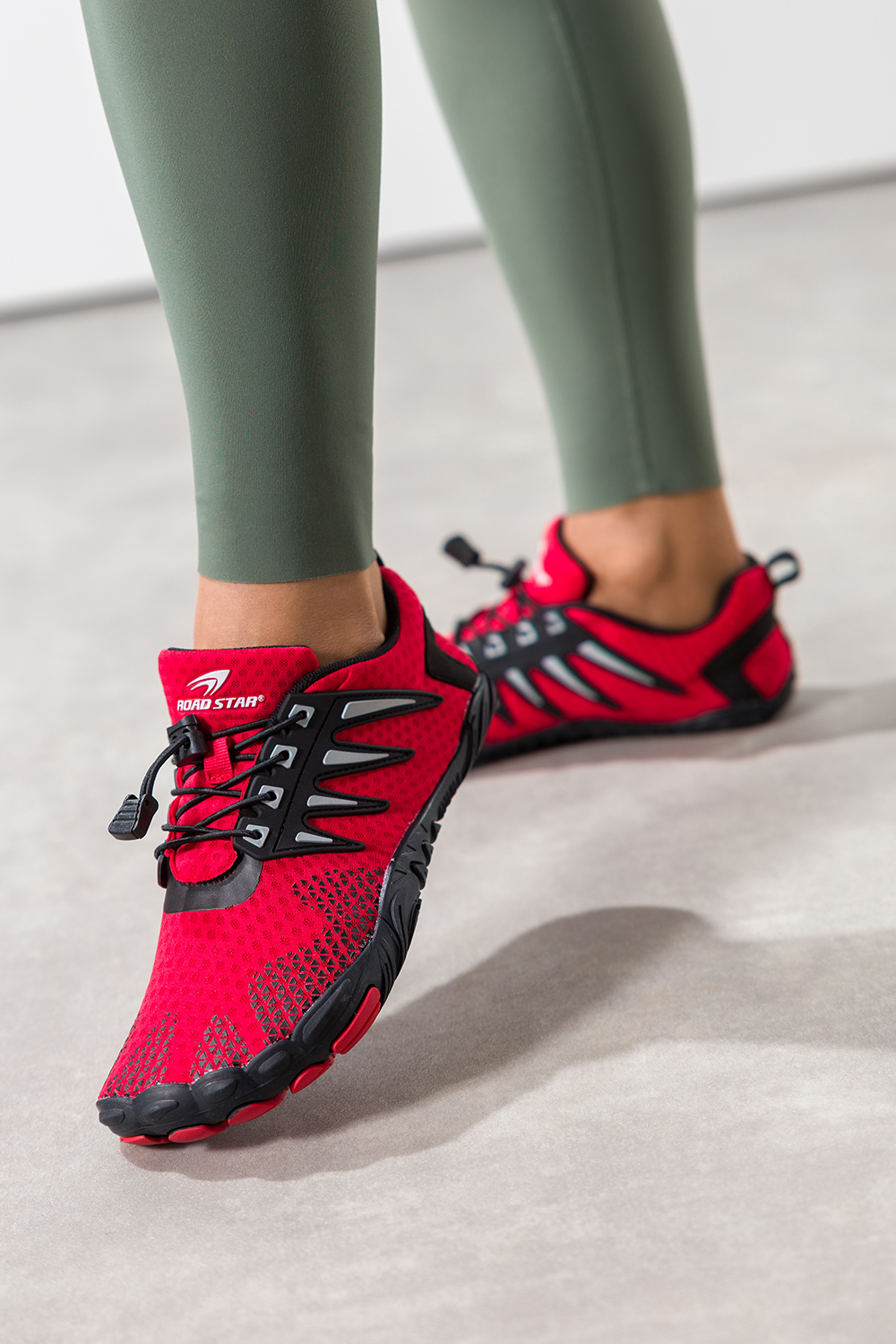 Czerwone buty sportowe barefoot damskie na fitness szerokie elastyczna podeszwa czarne wstawki elastyczne regulowane sznurówki Casu 7383D-6