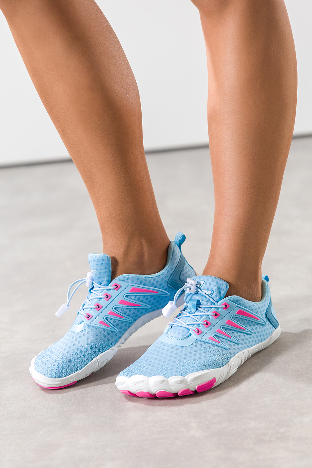 Jasnoniebieskie buty sportowe barefoot damskie na fitness szerokie elastyczna podeszwa fuksjowe wstawki elastyczne regulowane sznurówki Casu 7383D-0