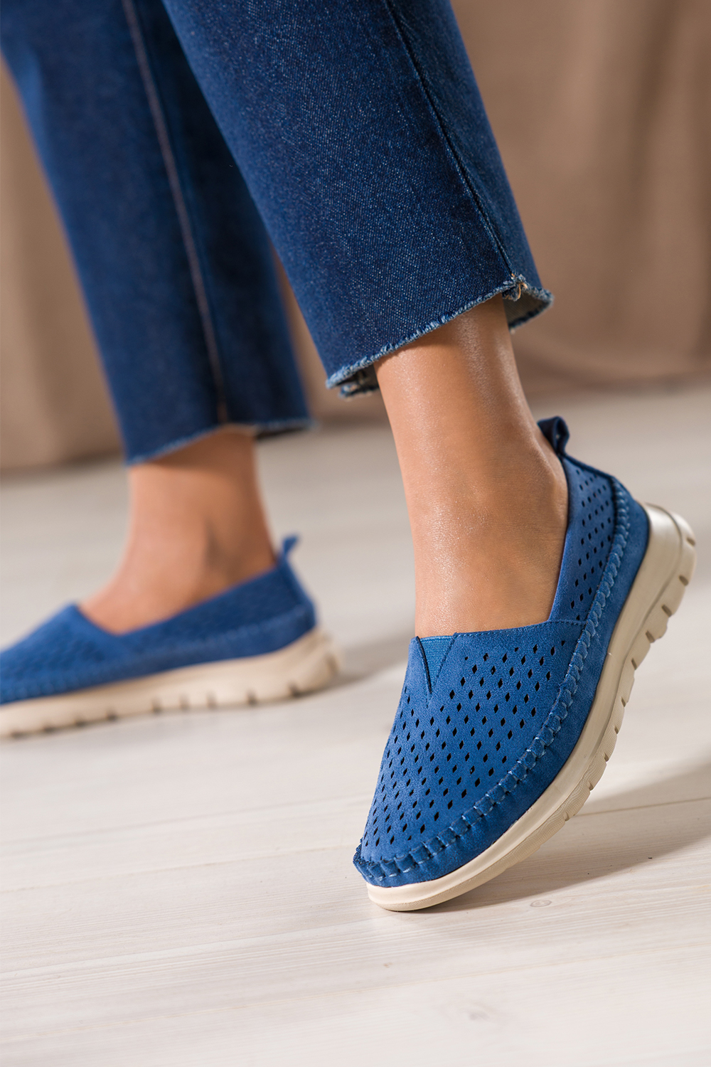 Niebieskie półbuty damskie slip on ażurowe Sergio Leone żłobiona platforma skórzana wkładka NP900S