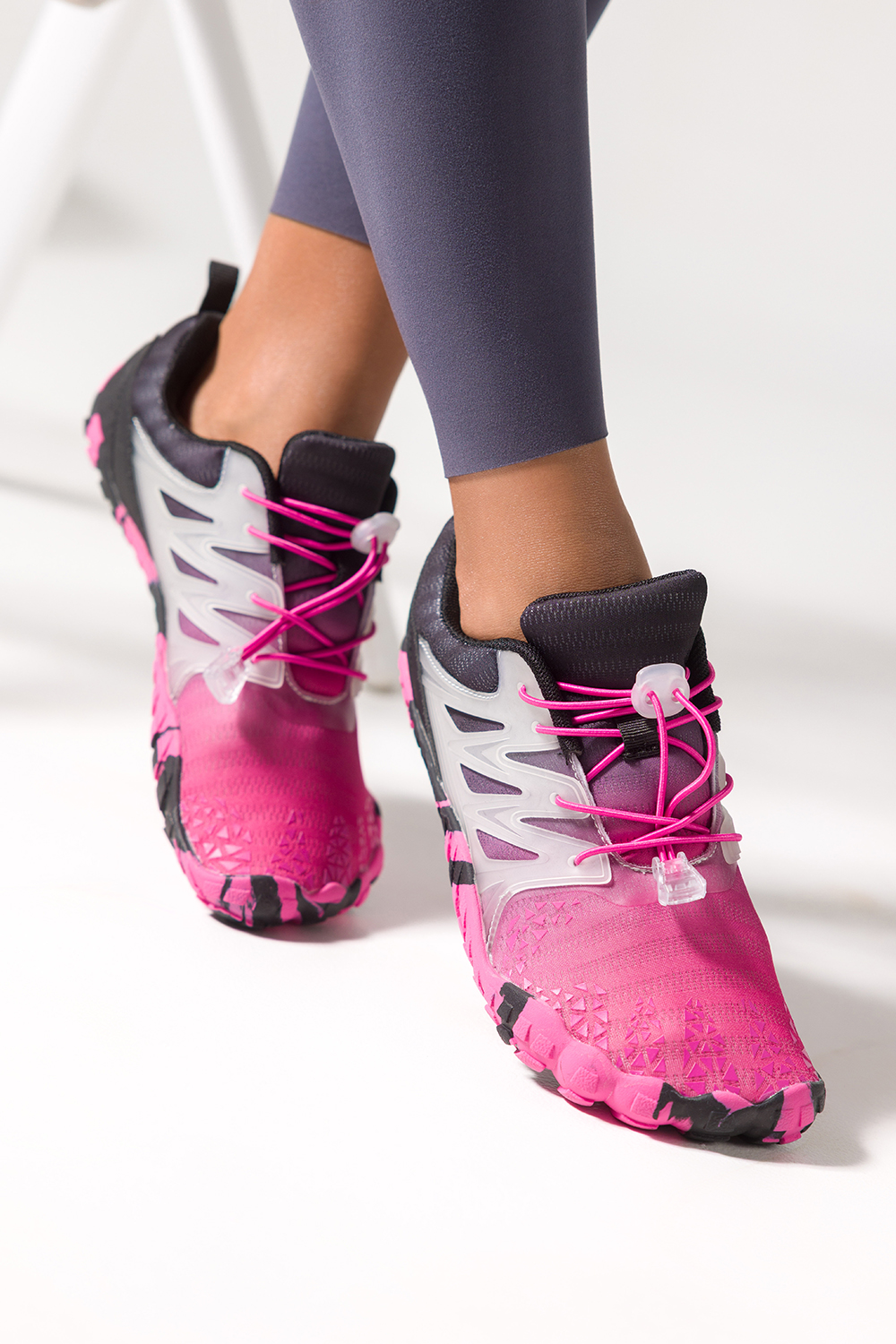 Fuksjowe buty sportowe barefoot damskie szerokie czarne wstawki elastyczne regulowane sznurówki Carla 1332-75