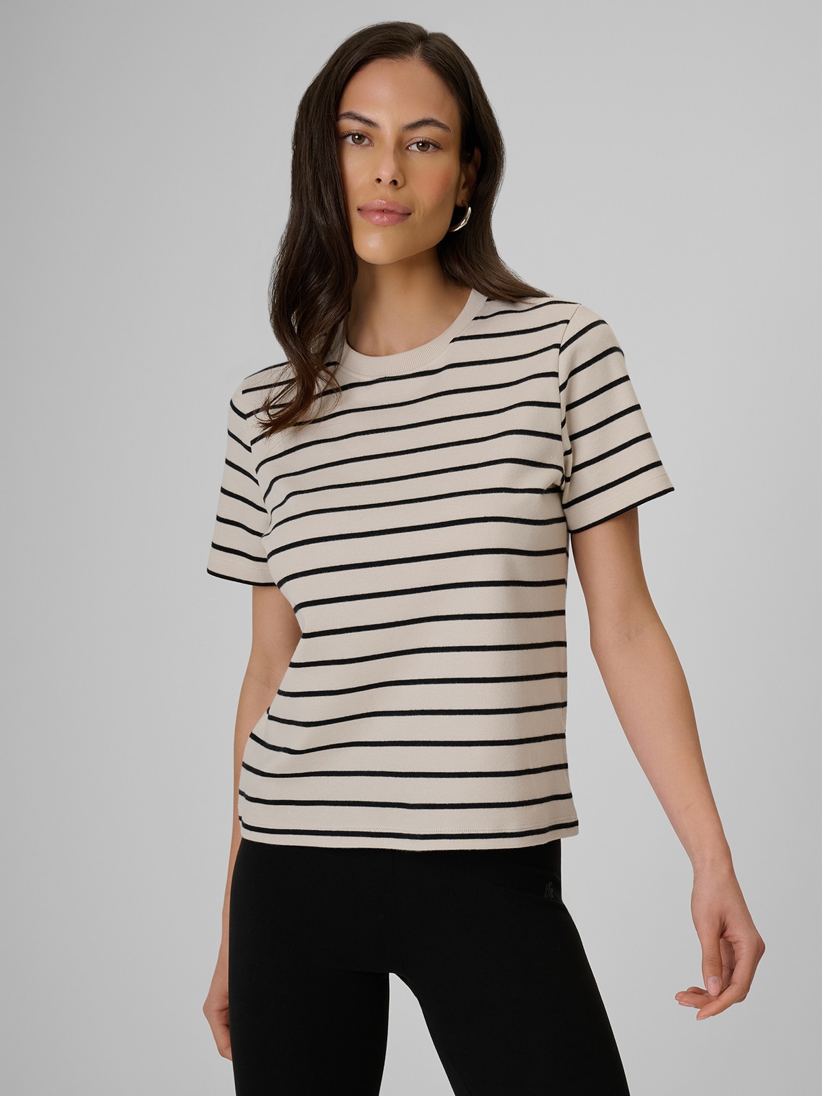 4F T-shirt relaxed z nadrukiem damski - kremowy XXL