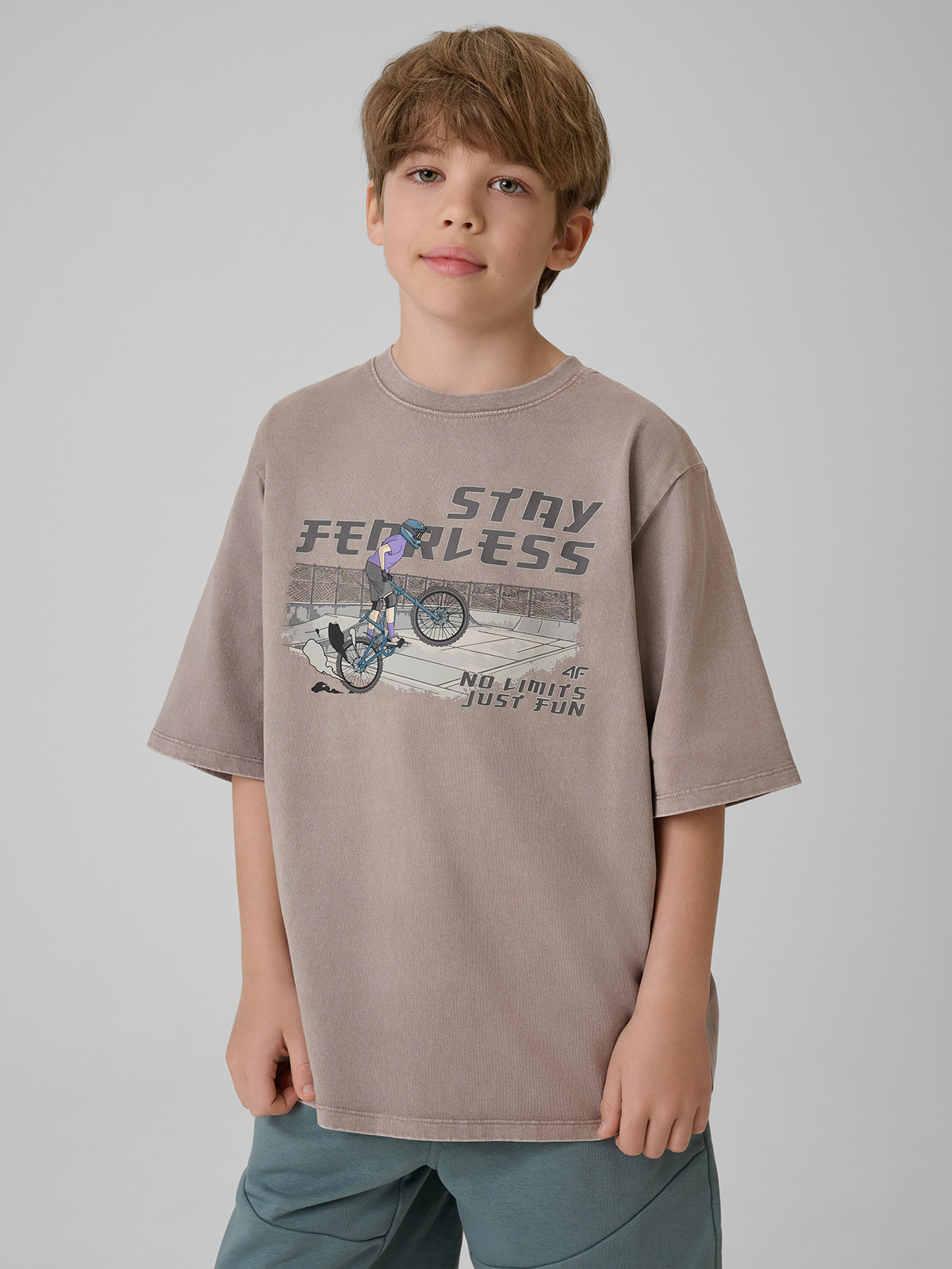 4F T-shirt loose z nadrukiem chłopięcy - szary 158/164 (12-14 lat)