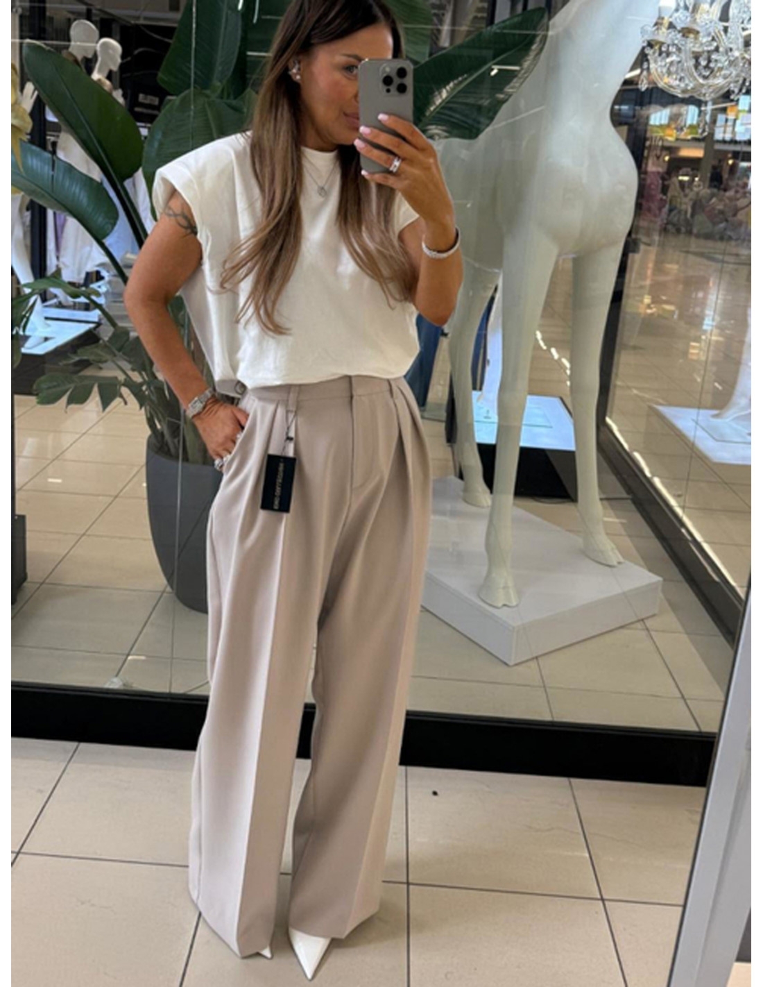 Eleganckie spodnie z zakładkami MIHO - cappuccino