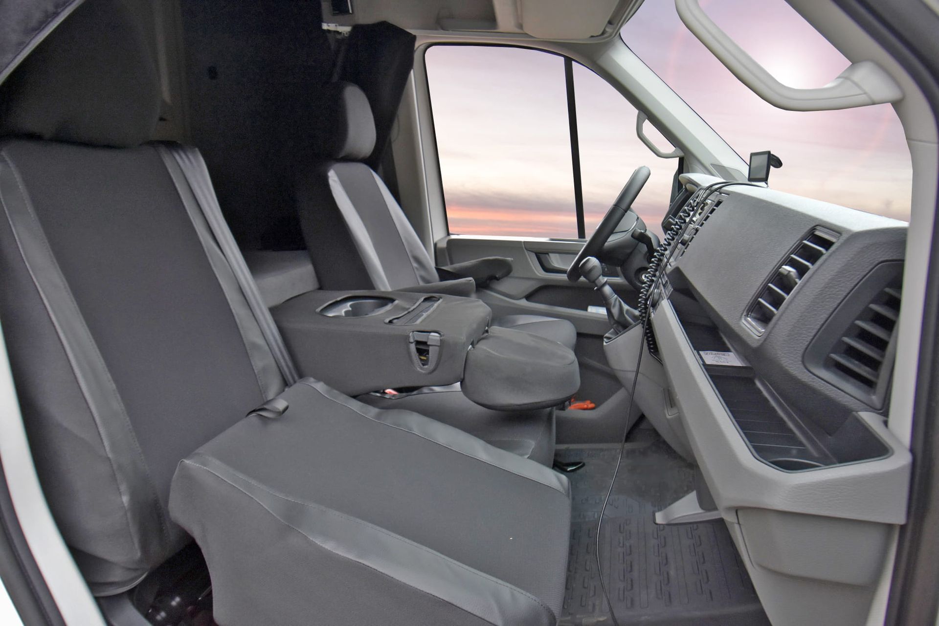 Volkswagen Crafter (od 2017-) Pokrowce eko-skóra i materiał tapicerski)