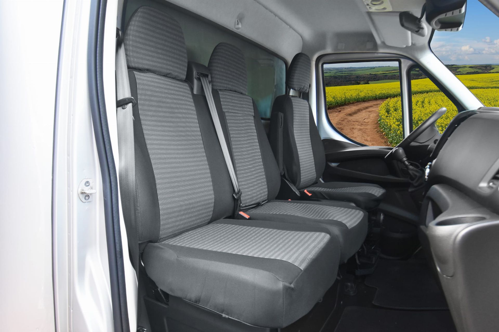 Iveco Daily (od 2014-) Pokrowce dedykowane LUX (materiał tapicerski)
