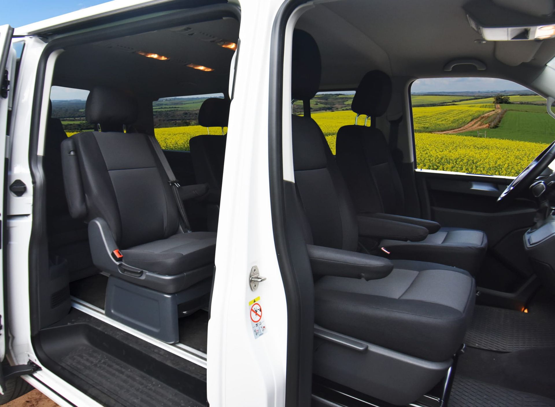 VW T6 Caravelle 6 miejsc (od 2015-) Pokrowce dedykowane LUX (materiał tapicerski)