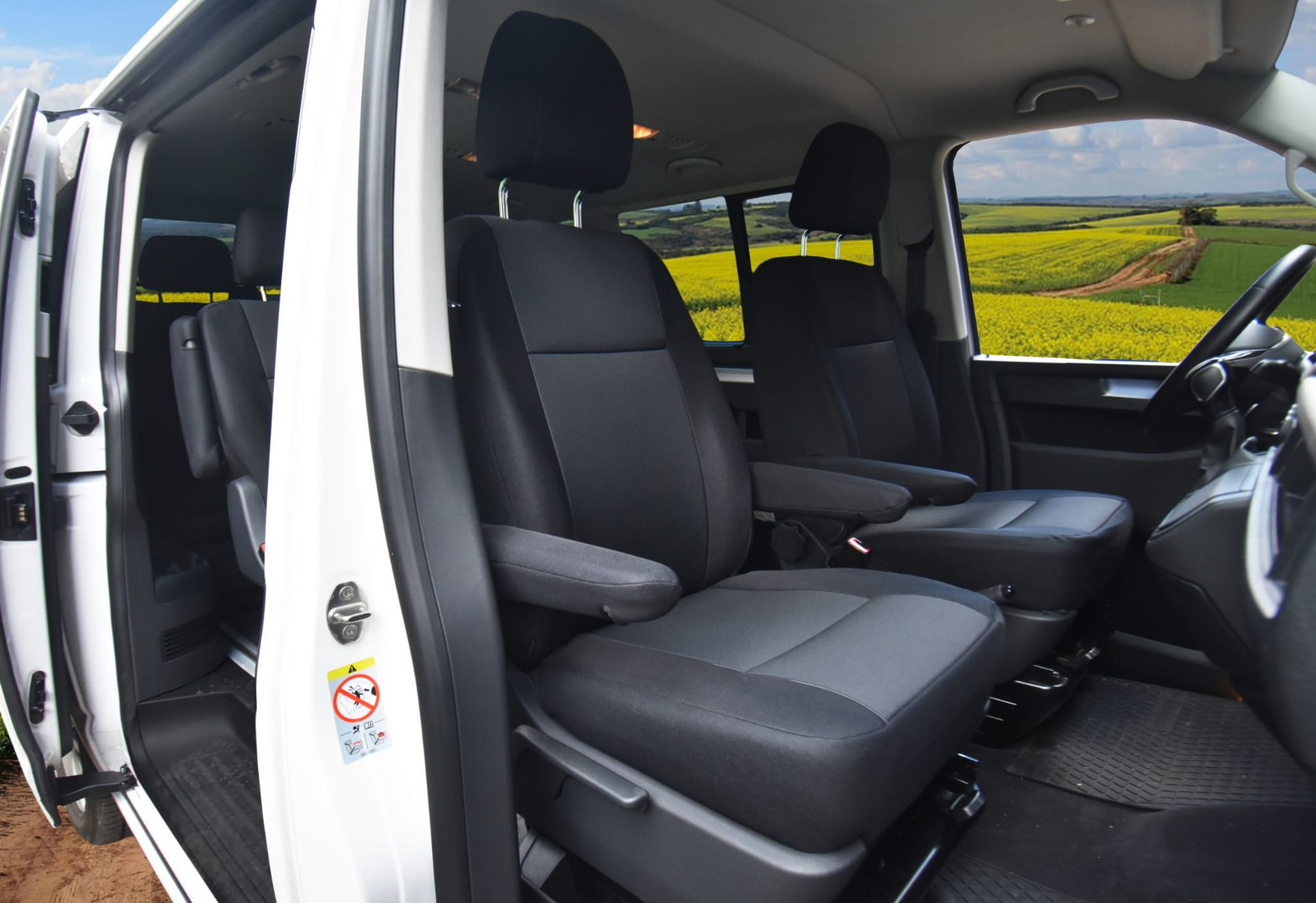 Volkswagen T6 / T6.1 Multivan (od 2015- / od 2019-) Pokrowce dedykowane MEISTER (czarna eko-skóra)