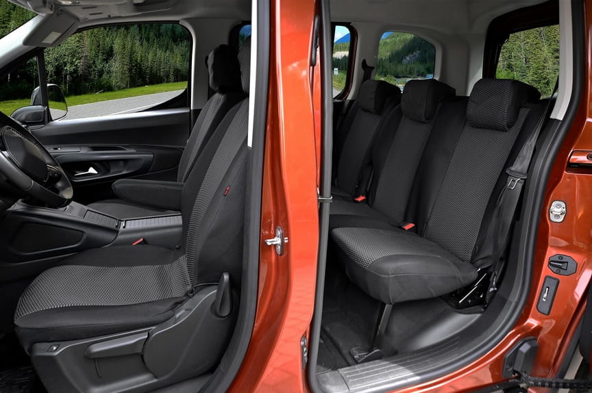 Fiat Doblo (5 miejsc od 2022-) Pokrowce materiał tapicerski