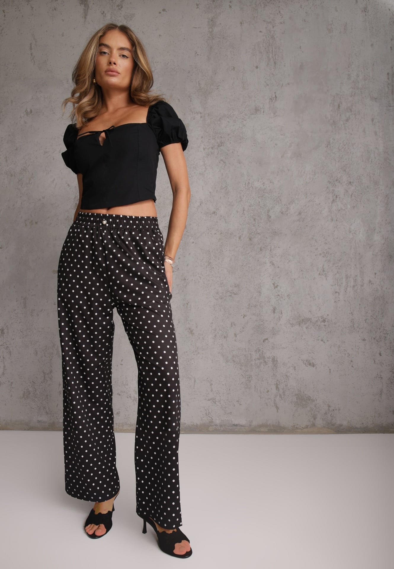 Czarne Spodnie Casual Wide Leg High Waist Zdobione Wzorem w Kropki Oceasa