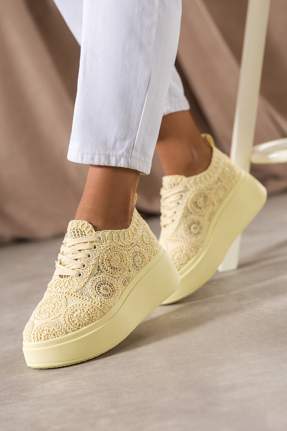 Żółte sneakersy damskie creepersy koronkowe na platformie sznurowane Carla OZ642K