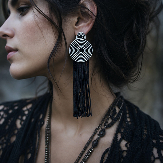 Czarno- srebrne spirale kolczyki soutache z chwostami