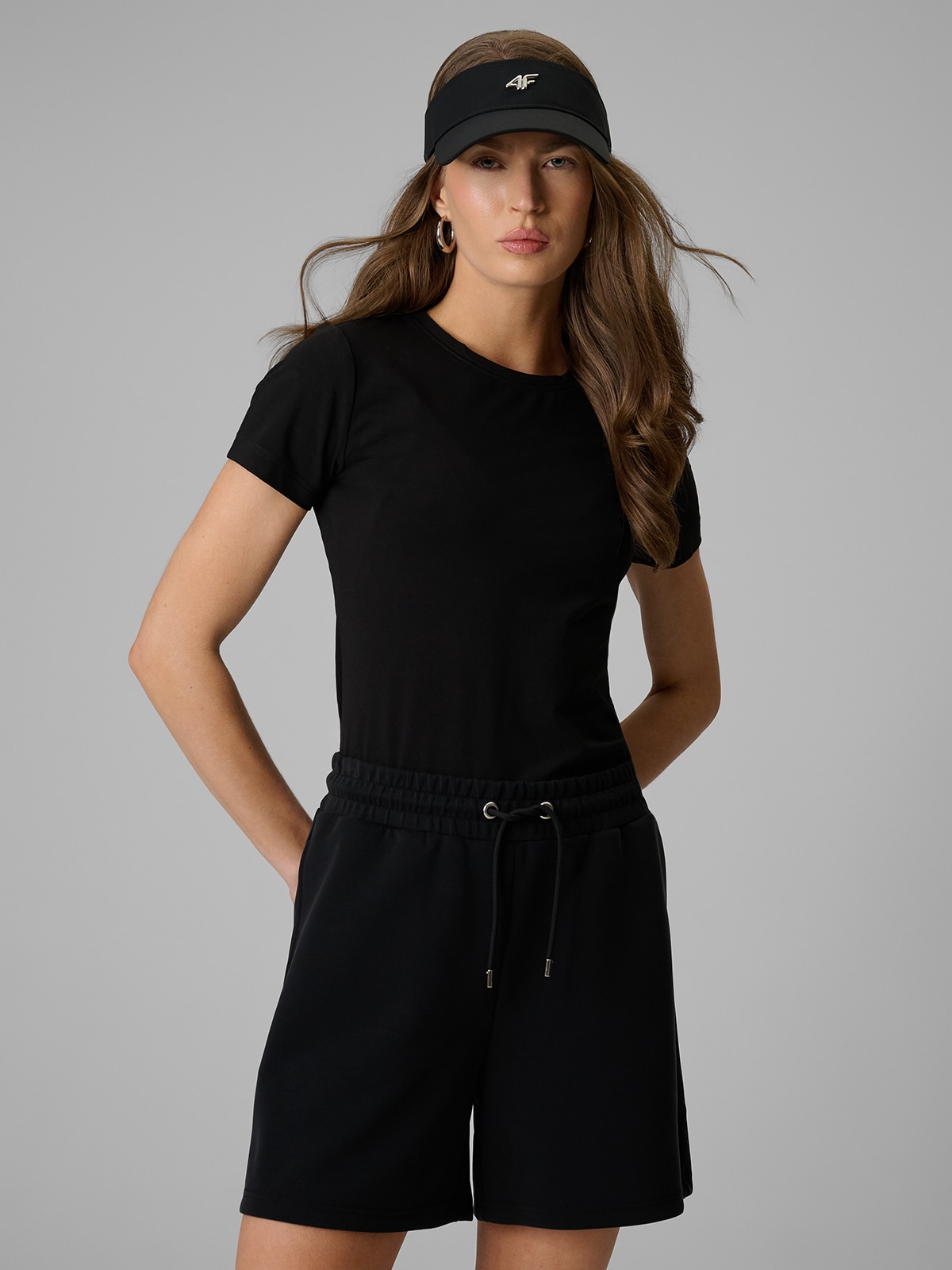 4F T-shirt slim gładki damski - czarny XS