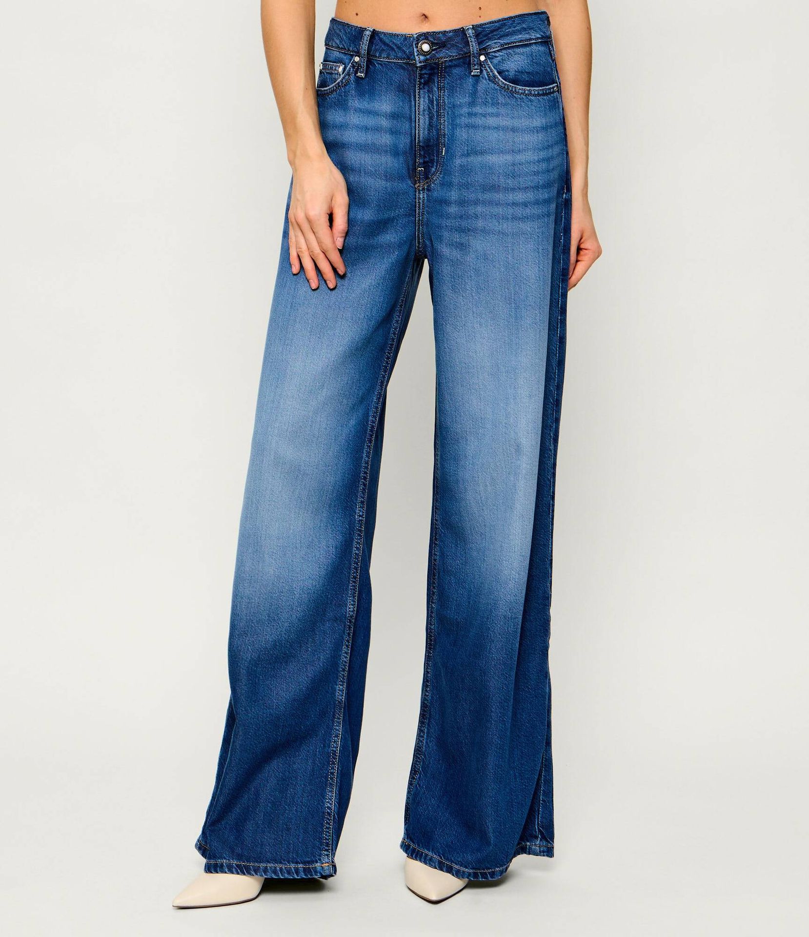 GUESS Jeansy BELLFLOWER Relaxed fit low waist