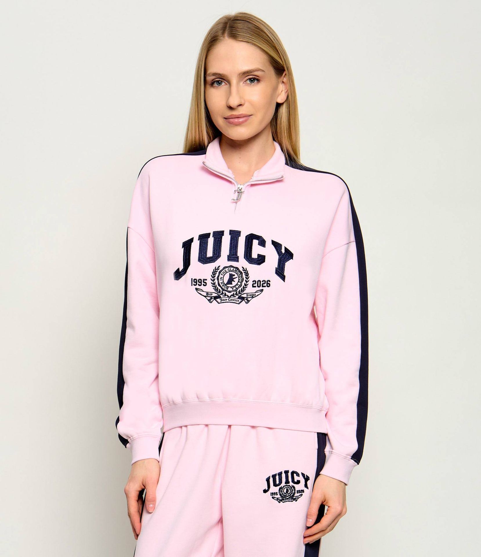 Juicy Couture Bluza COLLEGE CREST Relaxed fit