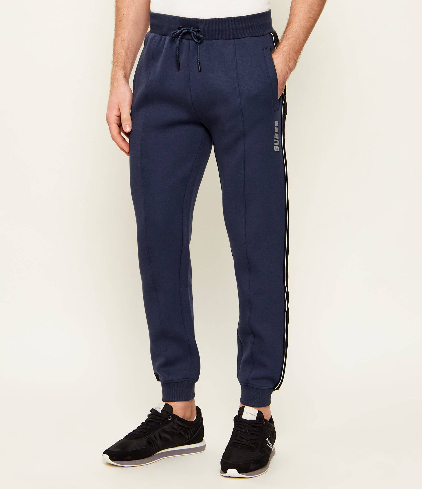 GUESS ACTIVE Spodnie dresowe Mickey Regular Fit