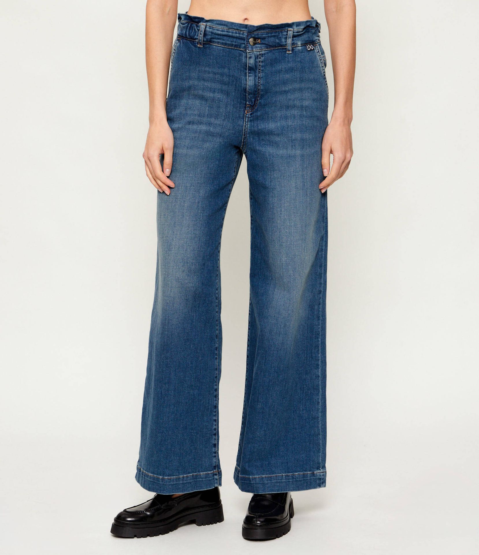 Marc Cain Jeansy WAUKE Relaxed fit high waist