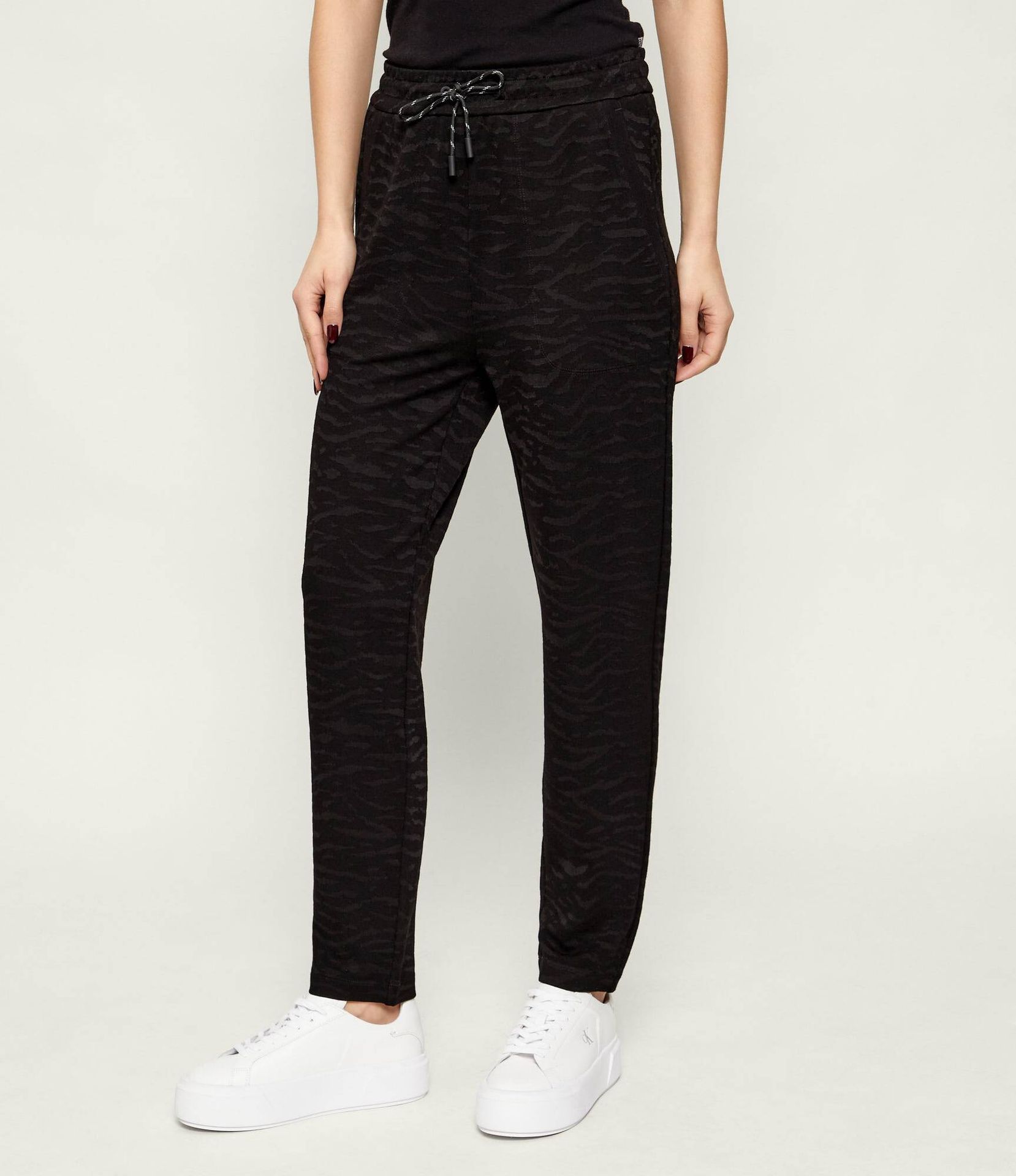 Marc Cain Spodnie dresowe Regular Fit