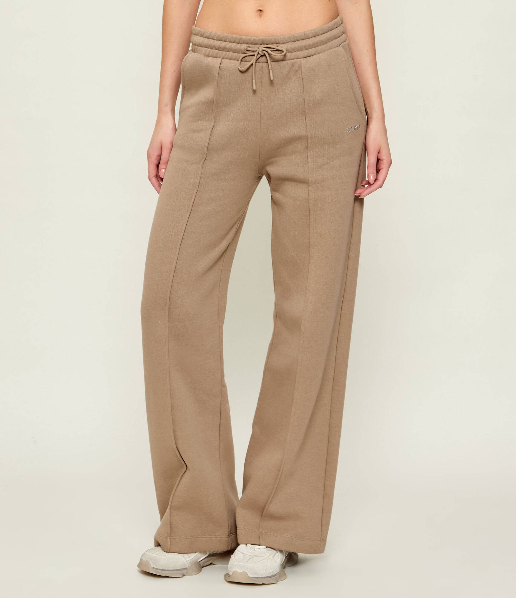 GUESS ACTIVE Spodnie dresowe NAT Straight fit