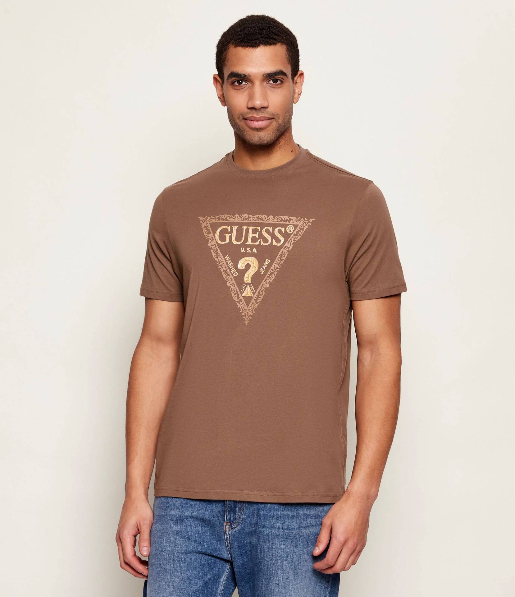 GUESS T-shirt GOLDEN TRIANGLE Regular Fit