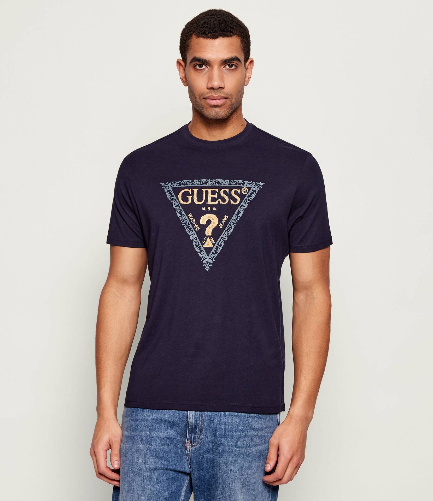 GUESS T-shirt GOLDEN TRIANGLE Regular Fit