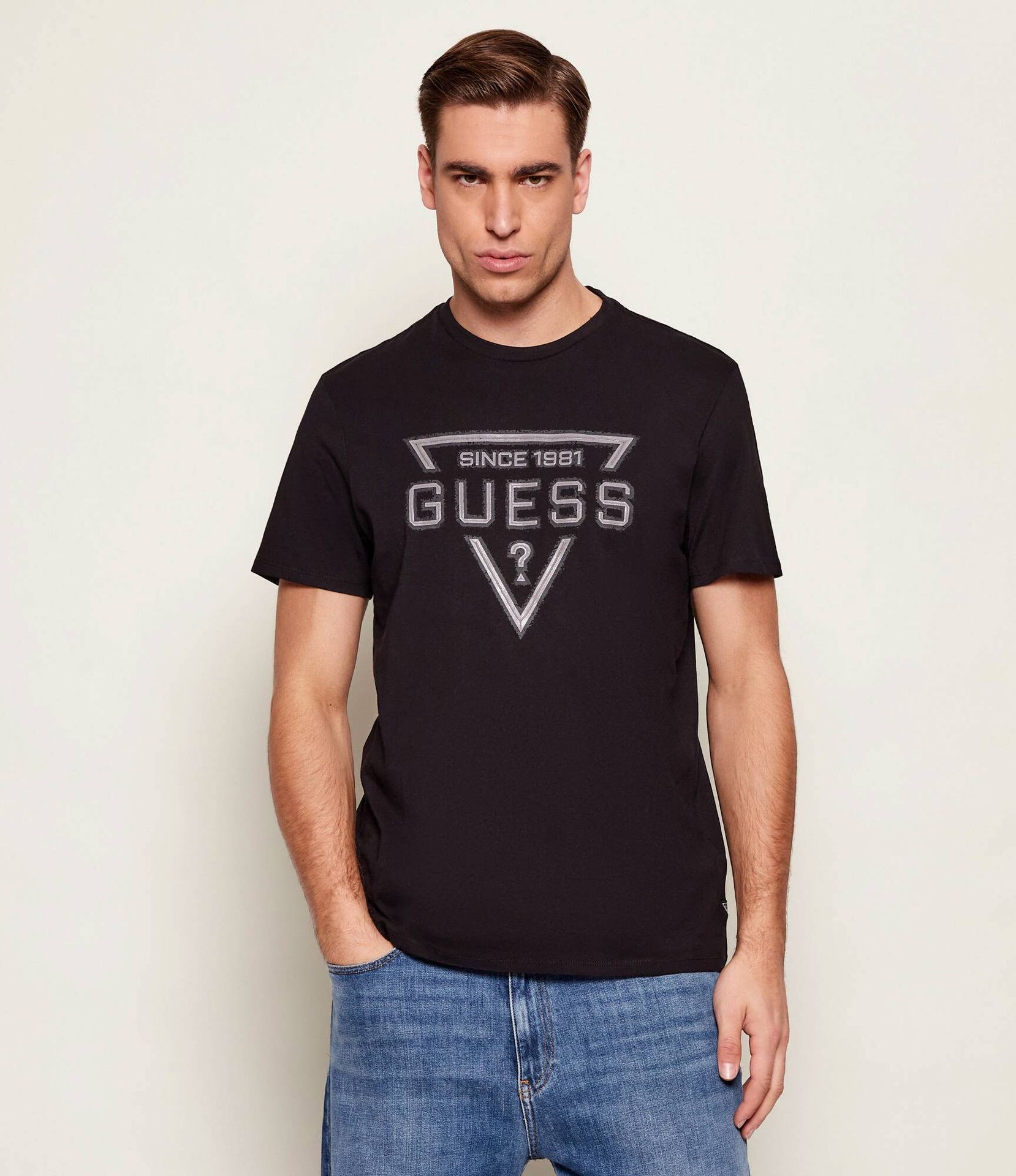 GUESS T-shirt PAINTED TRIANGLE Regular Fit