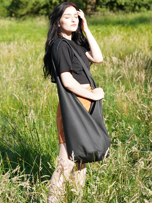 Czarna torba hobo w stylu boho / vegan