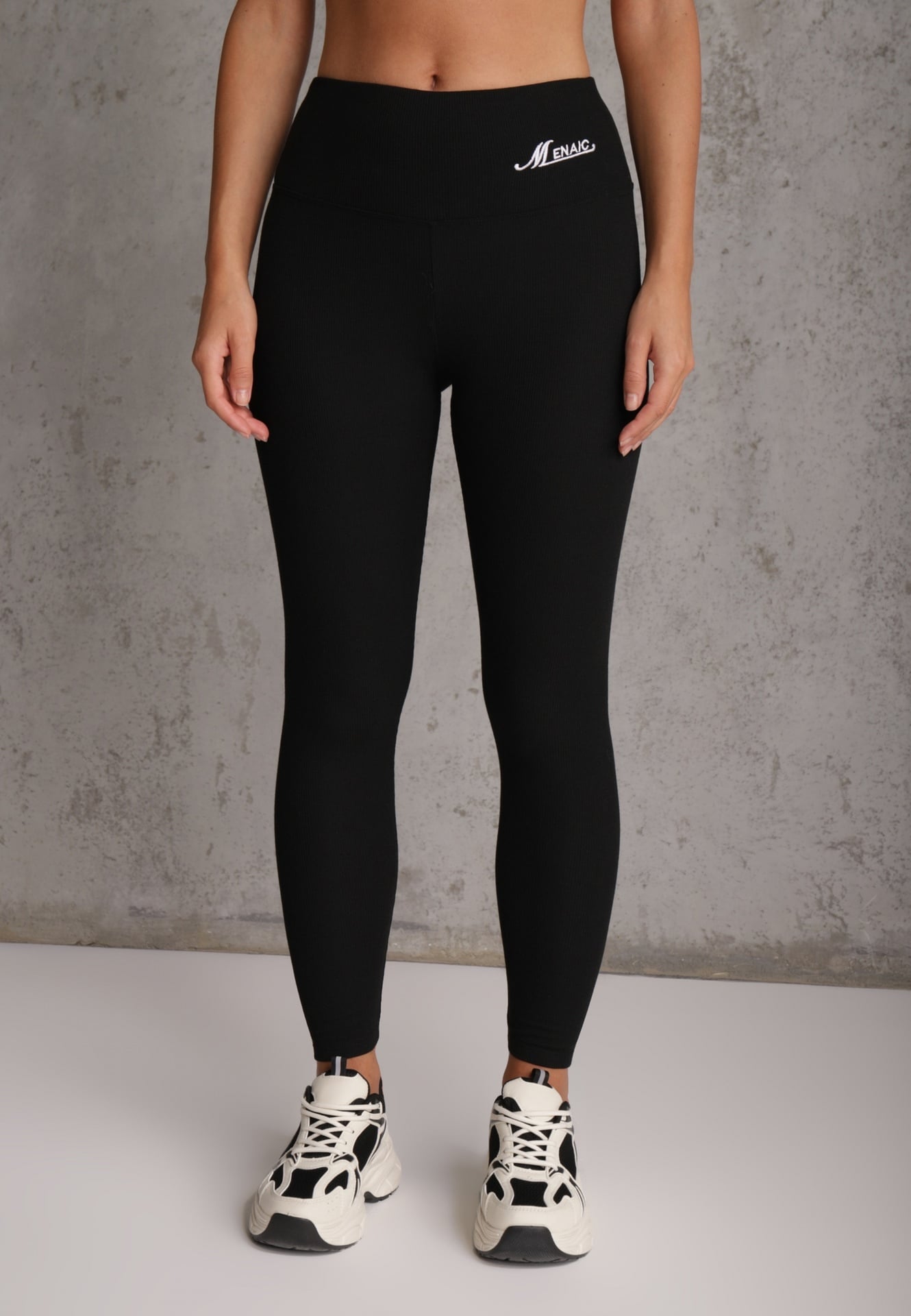 Czarne Prążkowane Legginsy High Waist z Haftowanym Napisem z Boku Eunedeia