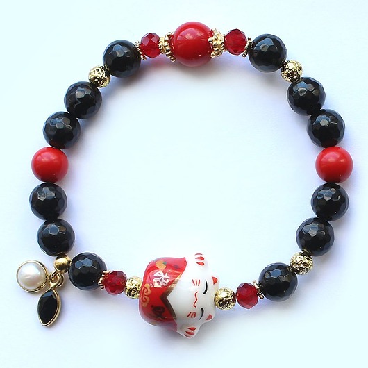 Unikat maneki neko - onyks, koral, lawa, rubin