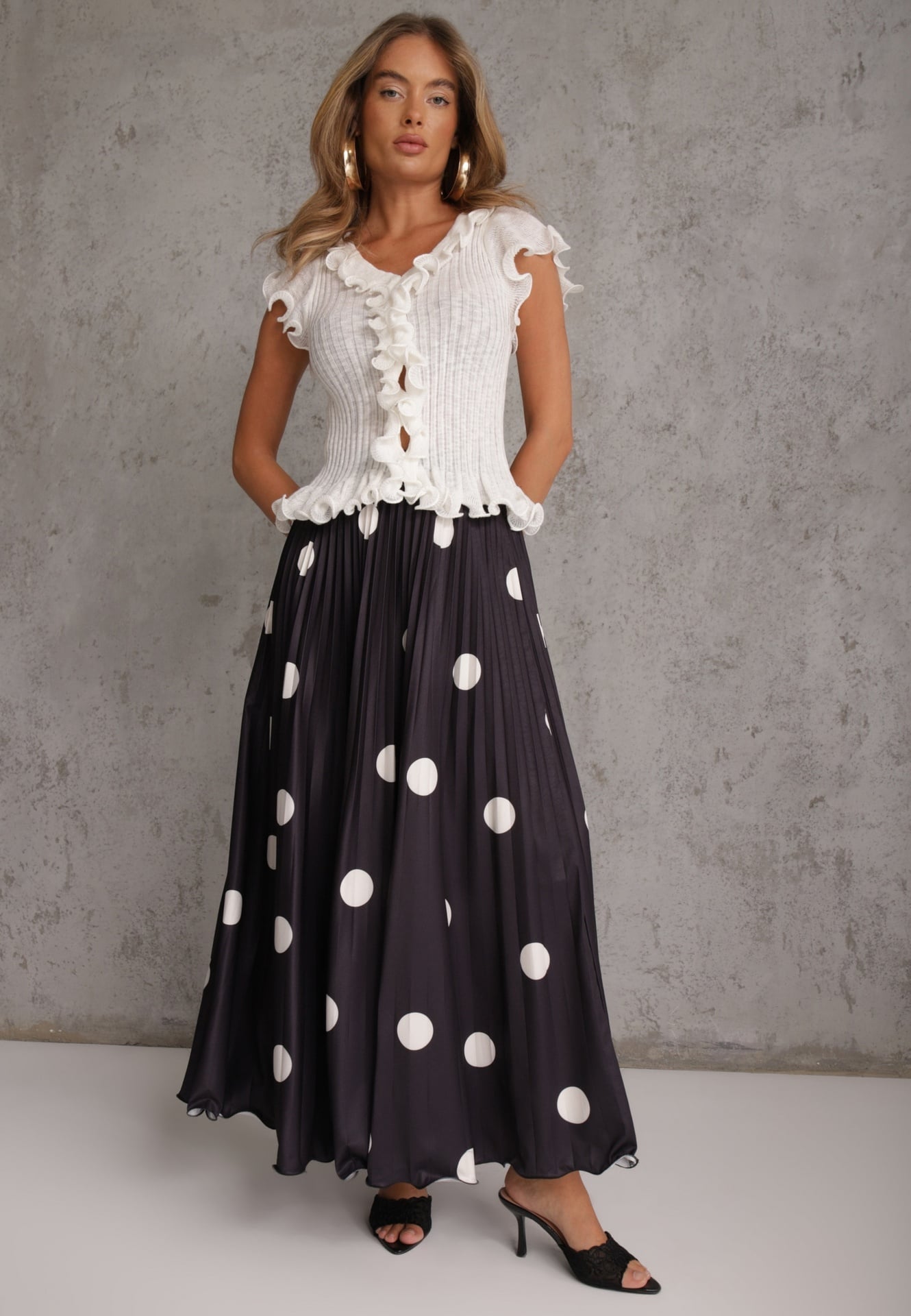 Czarna Rozkloszowana Spódnica Plisowana High Waist w Groszki Telede