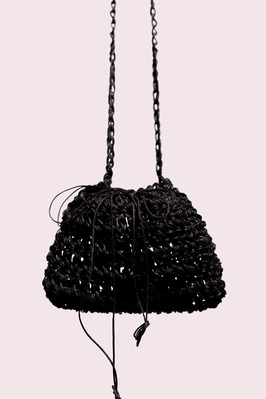Roma. Minimalistyczna torebka crossbody z zamknięciem