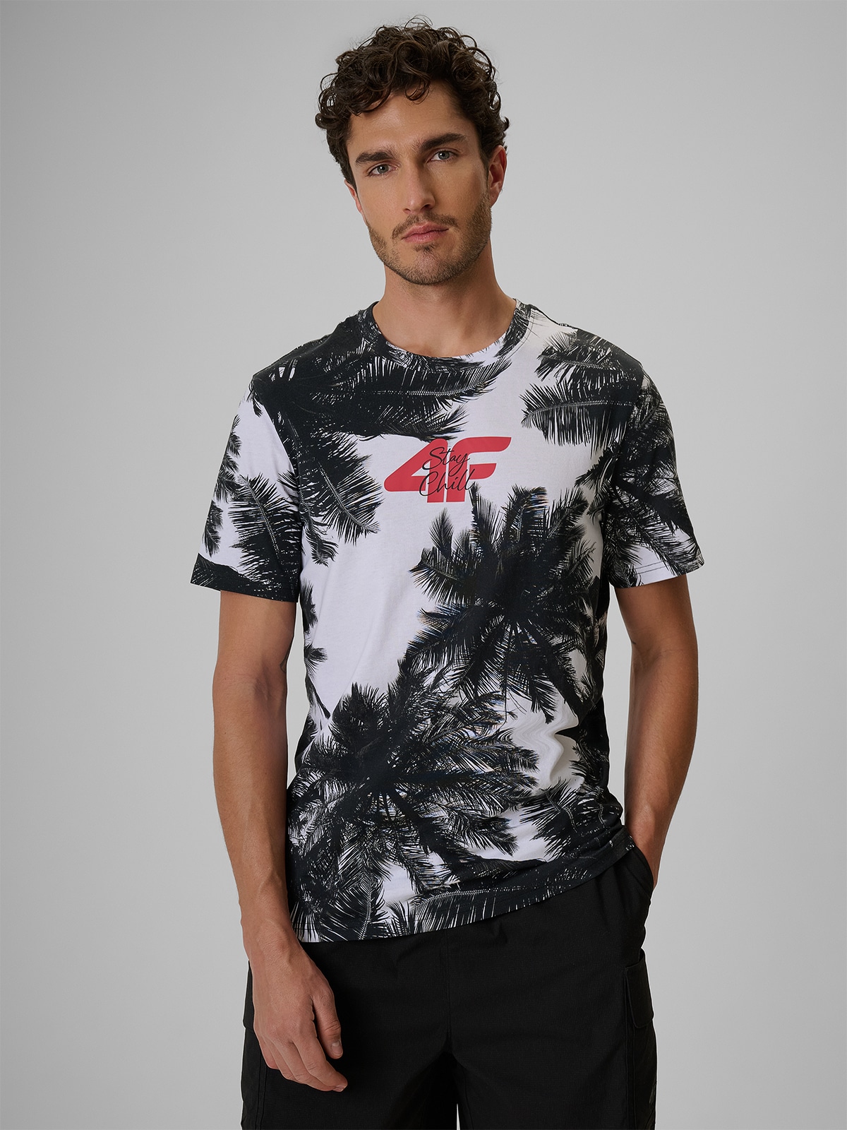 4F T-shirt regular z nadrukiem męski - czarno-biały XL