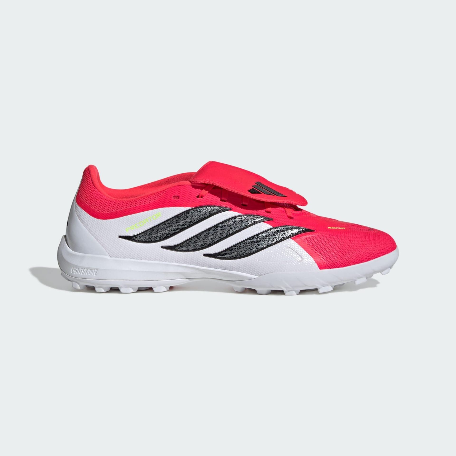 Buty piłkarskie PREDATOR LEAGUE z wywijanym językiem, przeznaczone do gry na