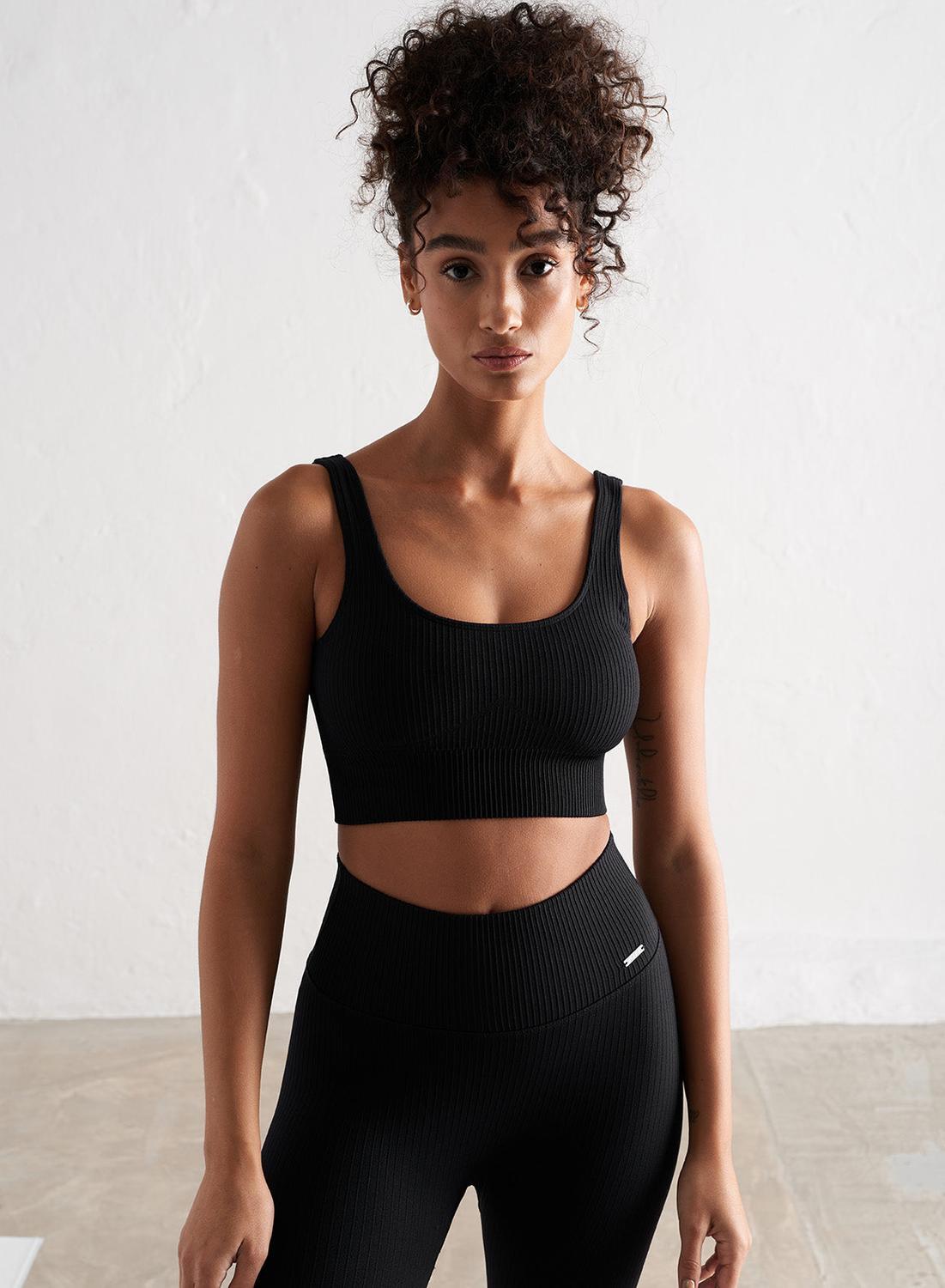 Damski biustonosz sportowy prążkowany, średnie wsparcie Ribbed Seamless czarny