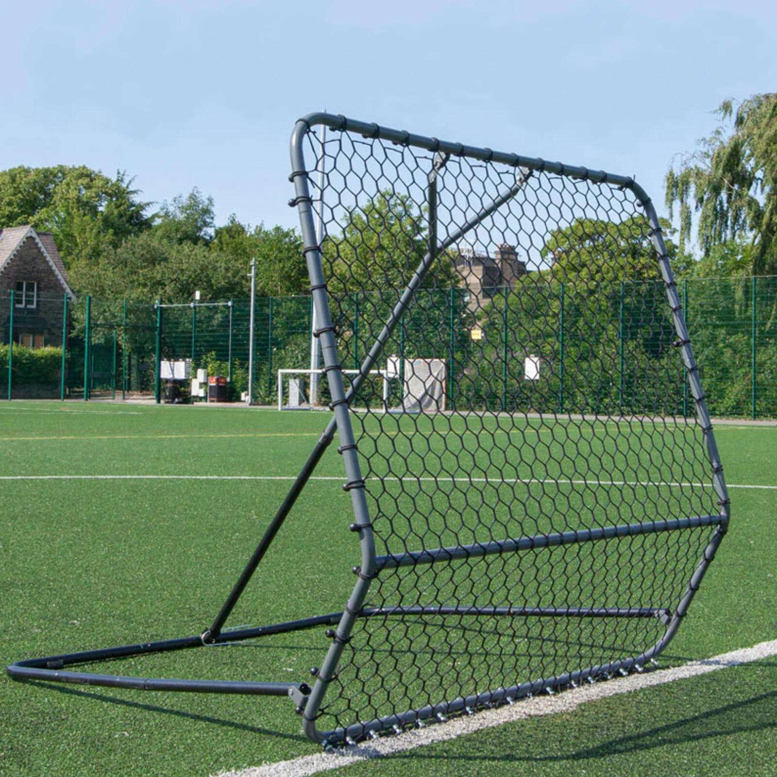 Trenażer do piłki nożnej QUICKPLAY Pro Rebounder (150 x 150 cm)