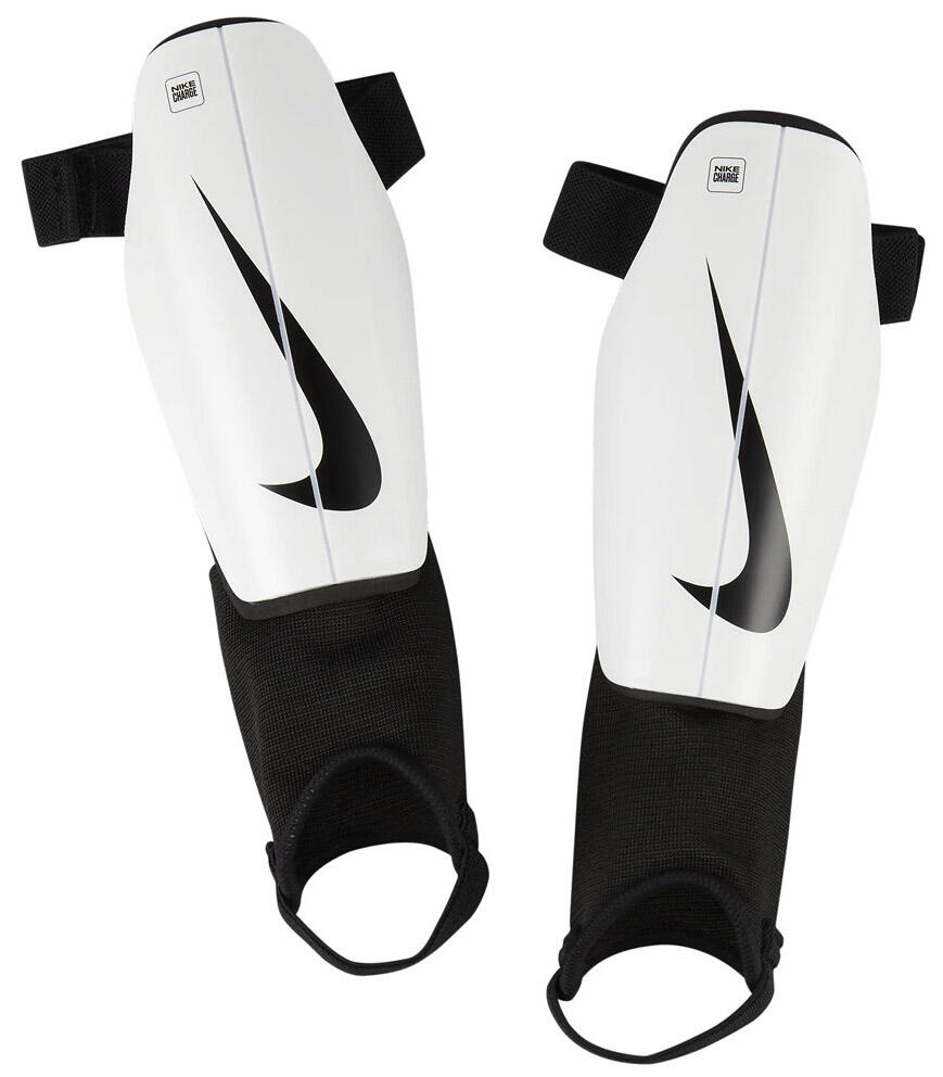 Ochraniacze piłkarskie NIKE Nagolenniki CHARGE r M
