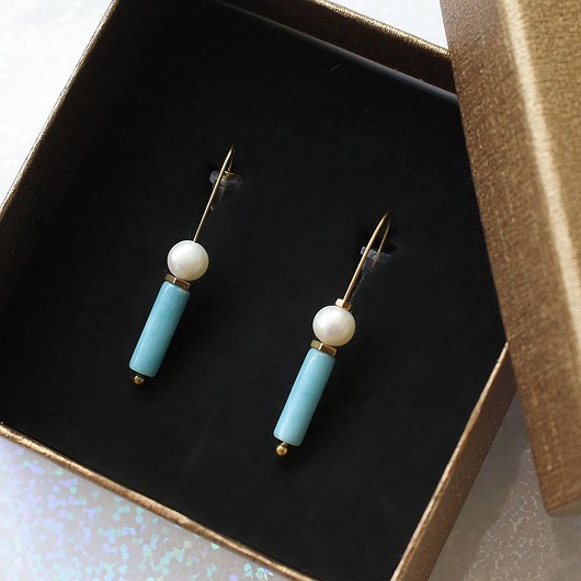 Eleganckie kolczyki larimar z perłą słodkowodną