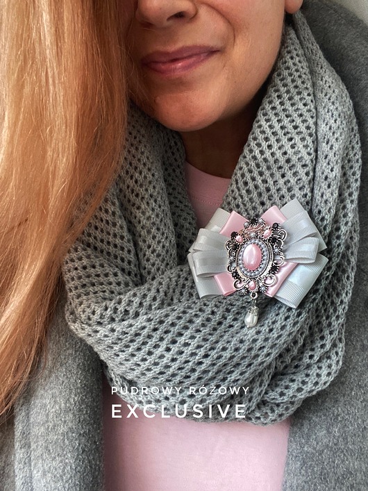 Kolekcja Exclusive Brosza z różową ozdobą Glamour