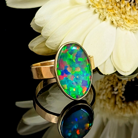 Pierścionek czarny opal w złocie 585