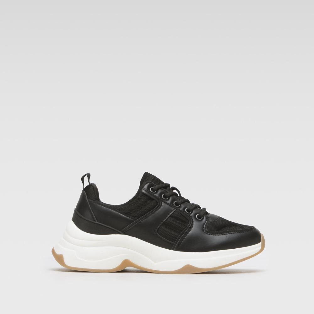 Sneakersy