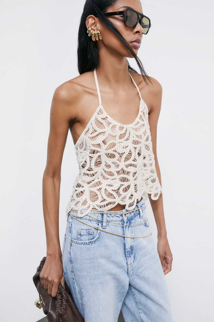 Top crochet w kwiatowy wzór