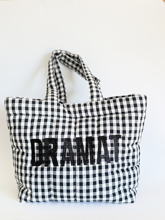 Pikowana torba shopper z haftem Dramat