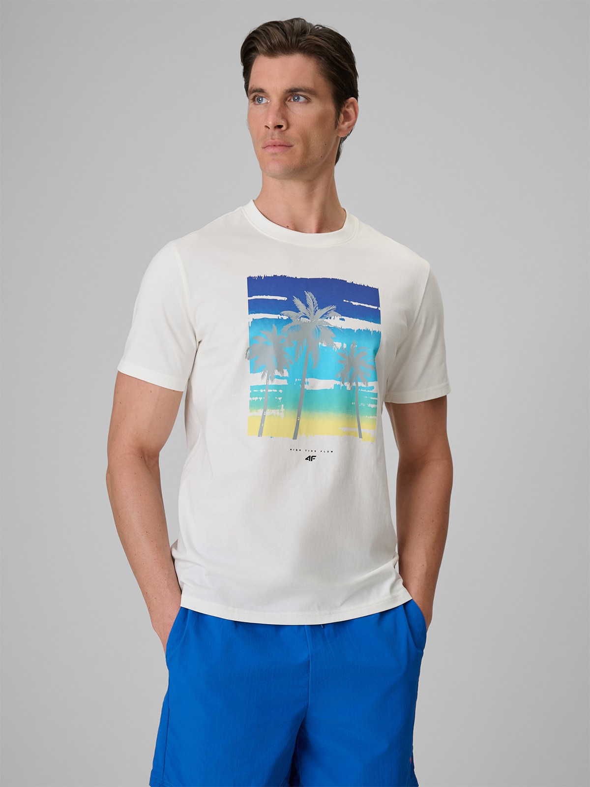 4F T-shirt regular z nadrukiem męski - kremowy XXL
