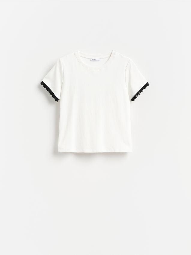 Reserved - T-shirt z ozdobną koronką - złamana biel